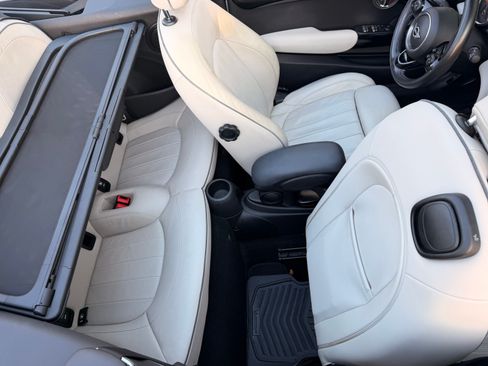 Used 2019 MINI Cooper Convertible w/ Premium Package image 26