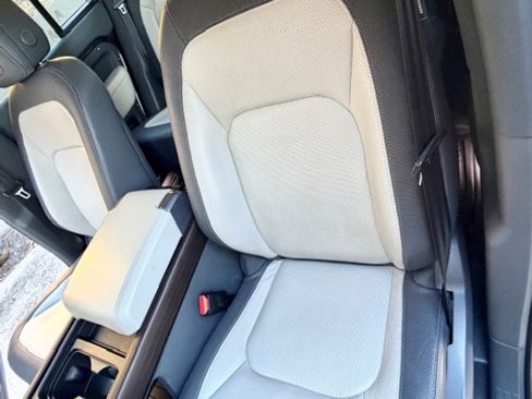 Used 2024 Land Rover Defender 110 X-Dynamic SE image 10