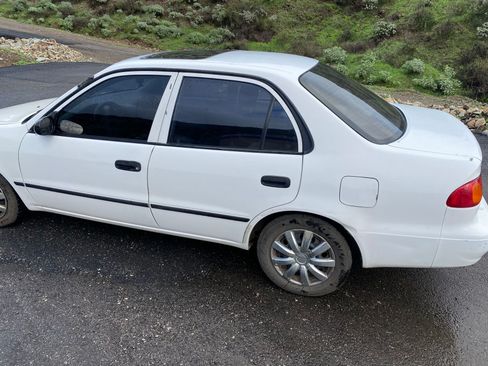 Used 1999 Toyota Corolla CE image 2