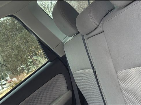 Used 2018 Subaru Forester 2.5i Premium w/ All-Weather Package image 8