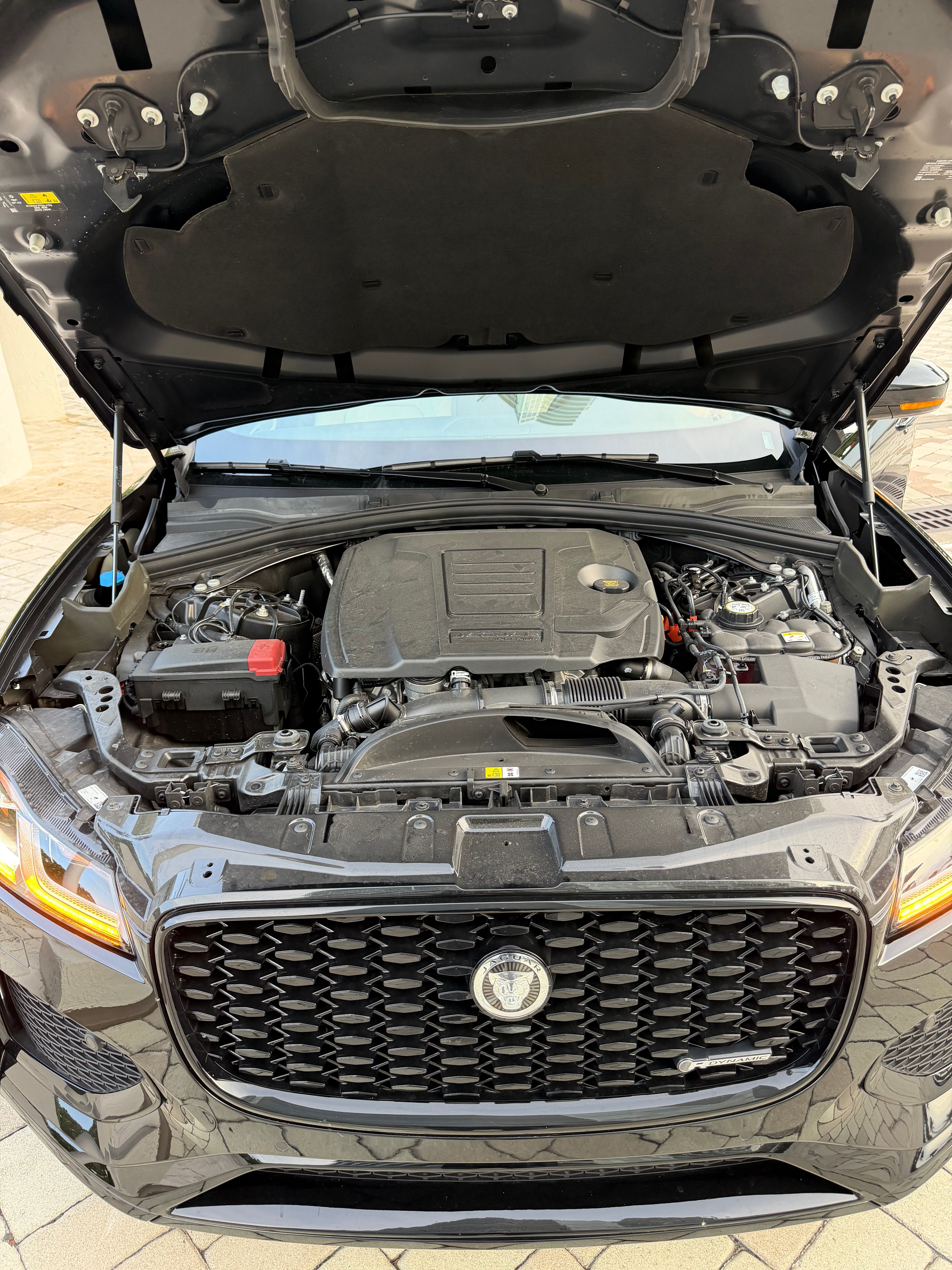 Used 2025 Jaguar F-PACE R-Dynamic S AWD/4WD image 12