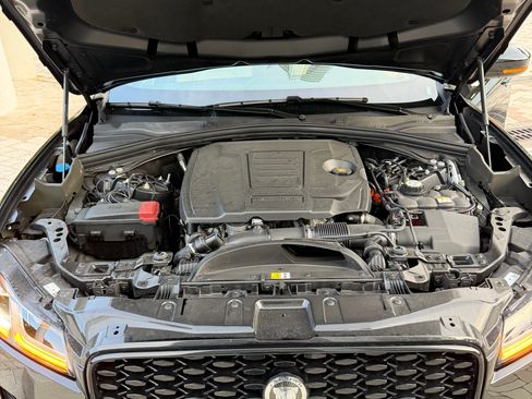 Used 2025 Jaguar F-PACE R-Dynamic S AWD/4WD image 12