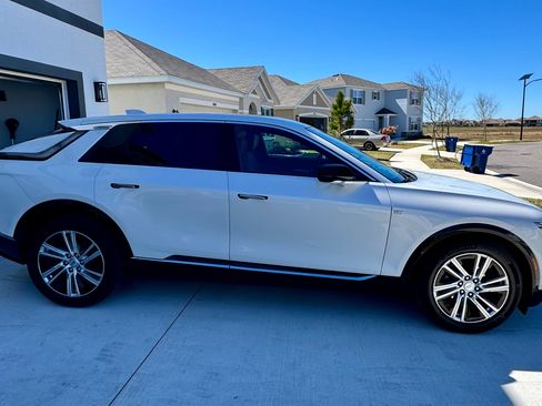 Used 2024 Cadillac Lyriq Tech image 10