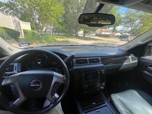 Used 2011 GMC Yukon XL Denali image 13