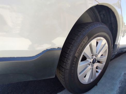 Used 2017 Subaru Outback 2.5i Premium image 15