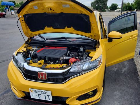 Used 2018 Honda Fit Sport image 1