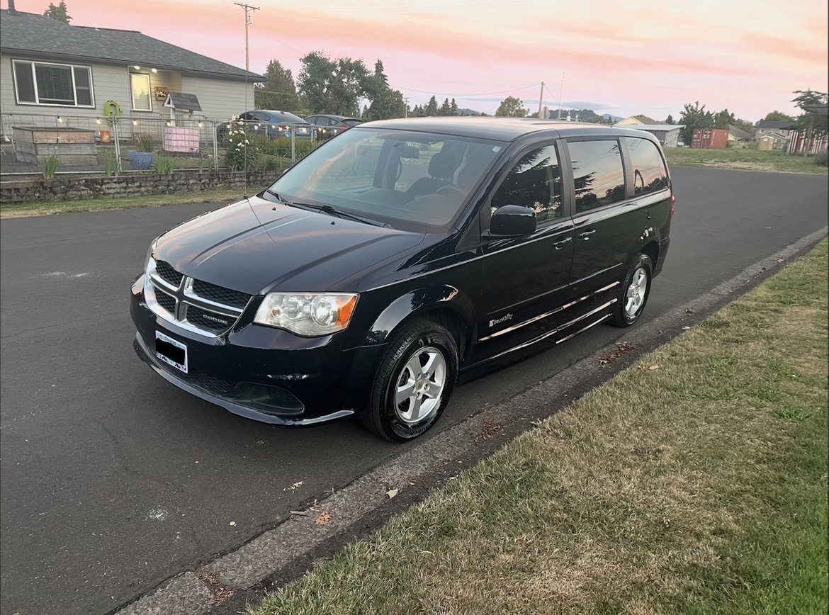 Used 2011 Dodge Grand Caravan Mainstreet w/ PWR Convenience Group FWD image 6
