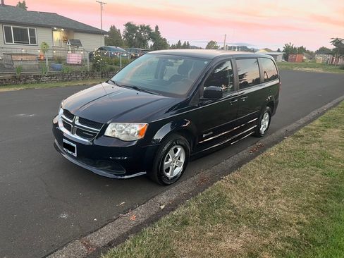 Used 2011 Dodge Grand Caravan Mainstreet w/ PWR Convenience Group FWD image 6
