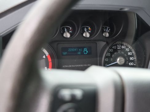 Used 2016 Ford F250 XLT w/ XLT Interior Package image 9