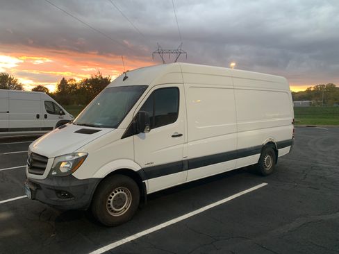 Used 2015 Mercedes-Benz Sprinter 2500 image 11