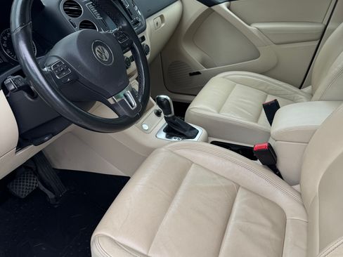 Used 2016 Volkswagen Tiguan SEL FWD image 4