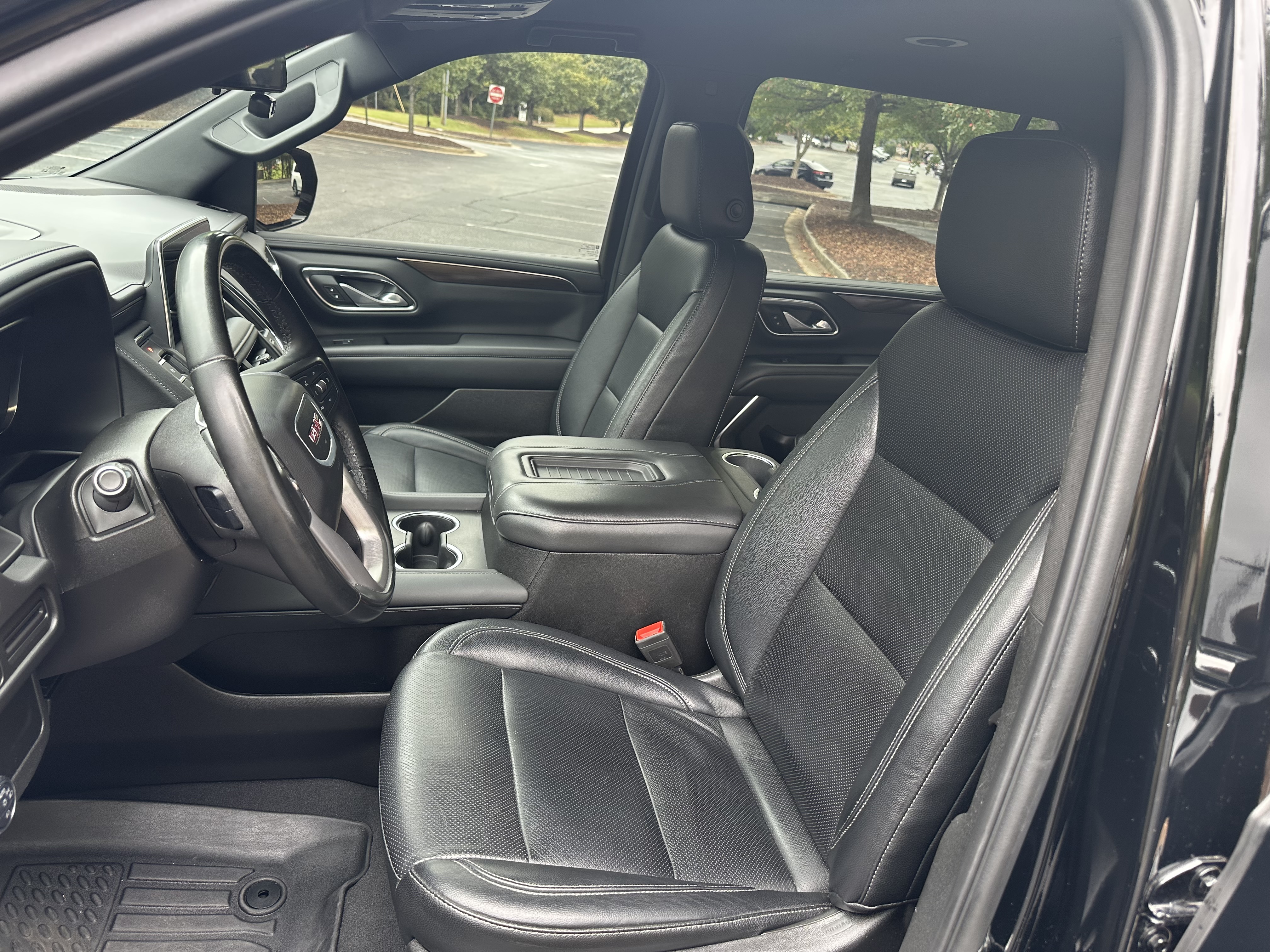 Used 2024 GMC Yukon XL SLE w/ Gmc Pro Safety Plus Package AWD/4WD image 15