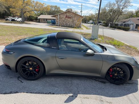 Used 2021 Porsche 911 image 2