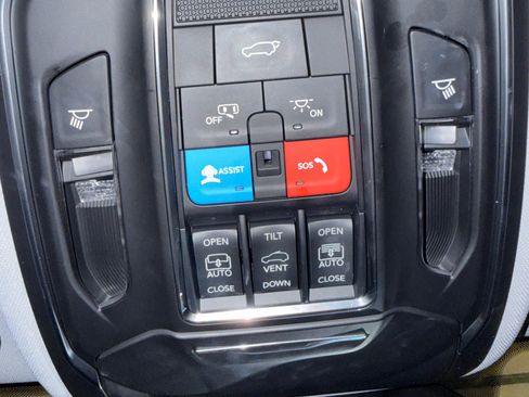 Used 2024 Jeep Grand Cherokee L Limited w/ Luxury Tech Group II RWD image 2