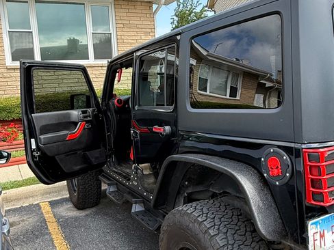 Used 2014 Jeep Wrangler Unlimited Sahara w/ Mopar Chrome Edition Group AWD/4WD image 5