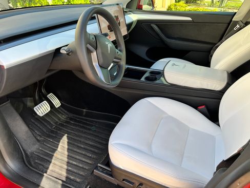 Used 2023 Tesla Model Y Performance AWD/4WD image 8