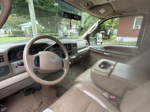 Used 2004 Ford F250 Lariat image 1