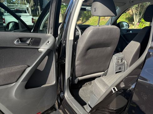 Used 2015 Volkswagen Tiguan S image 13