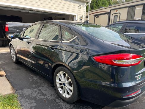 Used 2020 Ford Fusion SE image 2