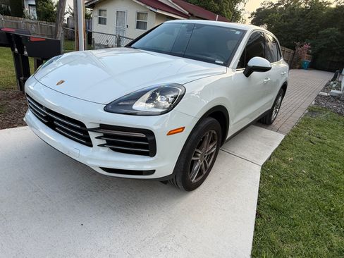Used 2023 Porsche Cayenne AWD/4WD image 2