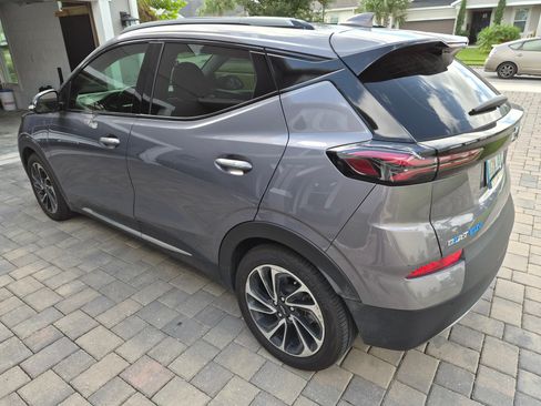 Used 2022 Chevrolet Bolt EUV Premier w/ Sun & Sound Package image 4