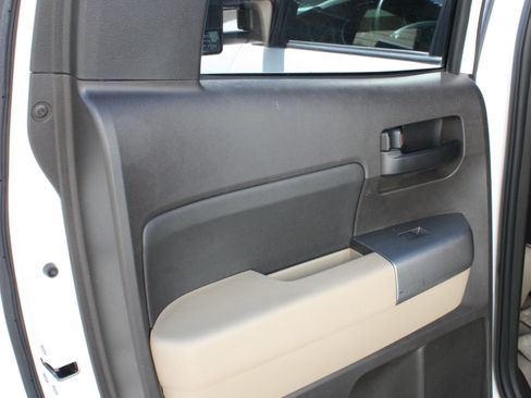 Used 2011 Toyota Tundra 4x4 Double Cab w/ SR5 Pkg image 9