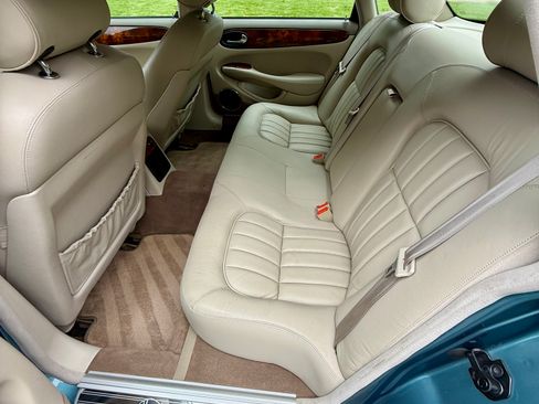Used 1999 Jaguar XJ8 RWD image 8