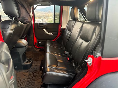 Used 2016 Jeep Wrangler Unlimited Rubicon w/ Connectivity Group image 22