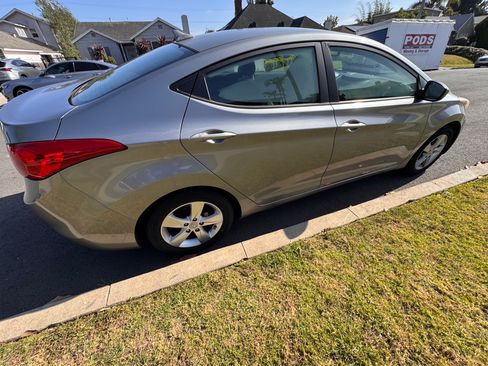Used 2013 Hyundai Elantra GLS w/ Preferred Pkg FWD image 5