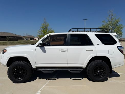 Used 2015 Toyota 4Runner SR5 Premium image 2