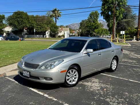 Used 2004 Lexus ES 330 image 2