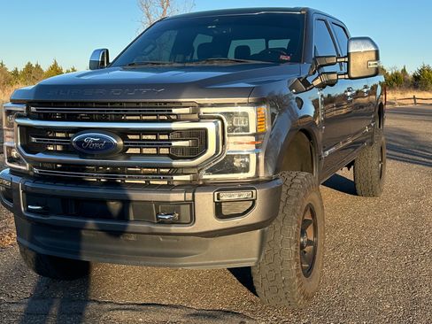 Used 2022 Ford F350 Platinum image 2