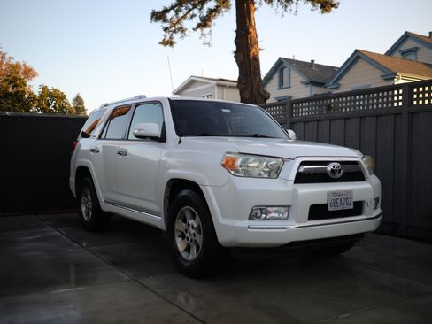 Used 2011 Toyota 4Runner SR5 image 1