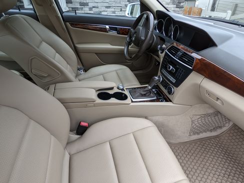 Used 2013 Mercedes-Benz C 250 Sedan image 2