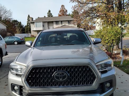 Used 2018 Toyota Tacoma TRD Sport image 5