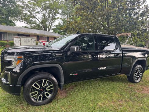 Used 2021 GMC Sierra 1500 AT4 w/ Technology Package AWD/4WD image 2