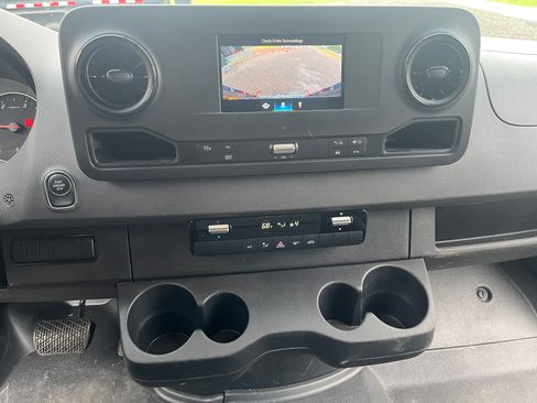 Used 2021 Mercedes-Benz Sprinter 2500 image 14