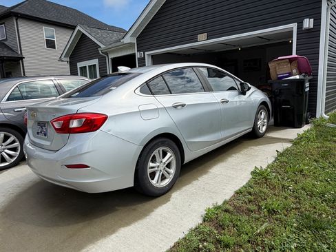 Used 2016 Chevrolet Cruze LT FWD image 5