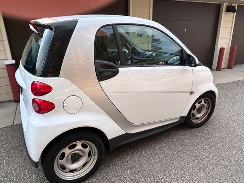 Used 2014 smart fortwo pure RWD image 2