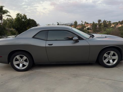 Used 2011 Dodge Challenger image 4