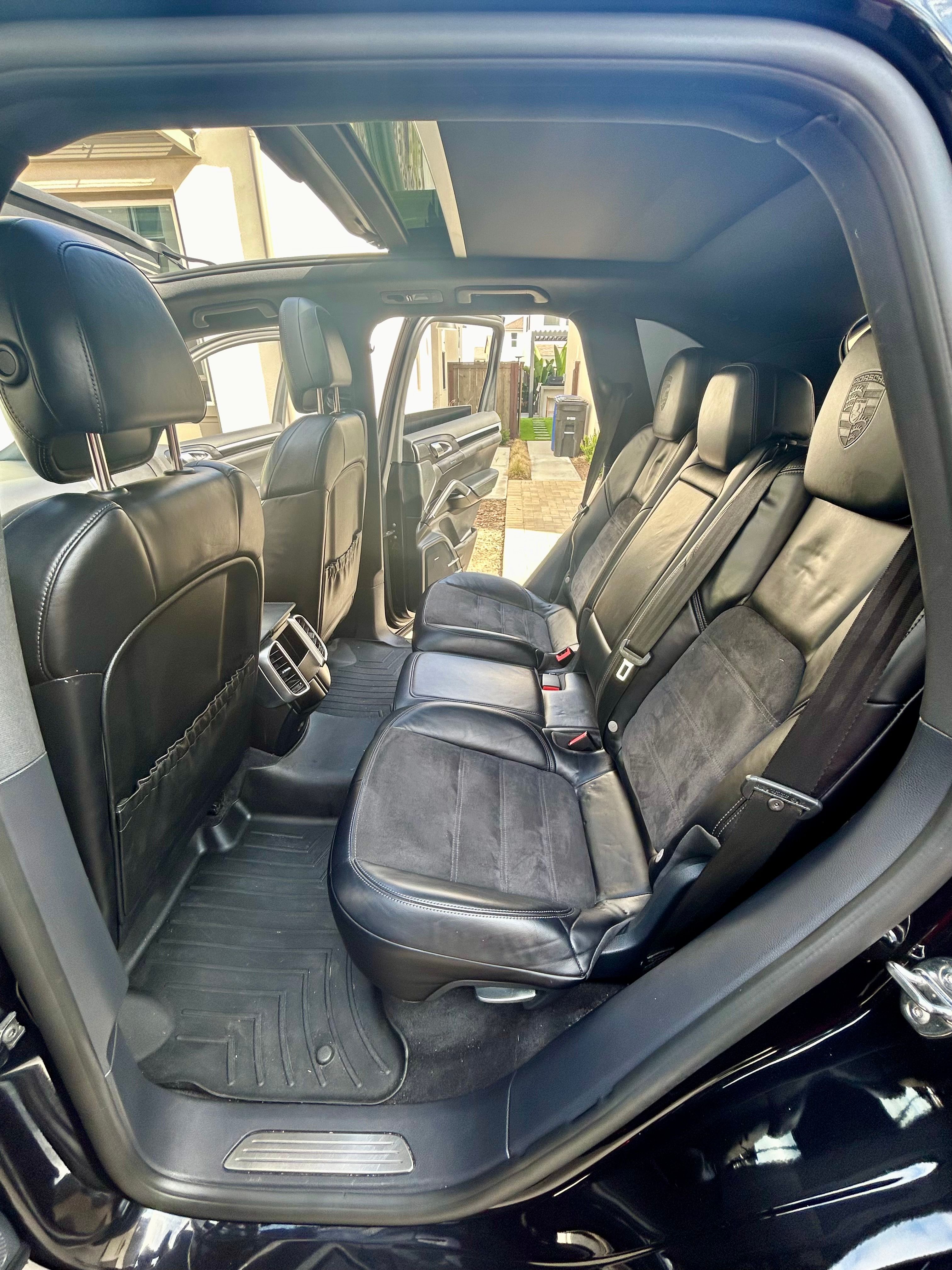 Used 2017 Porsche Cayenne Platinum Edition AWD/4WD image 18