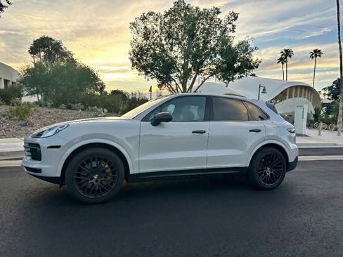 Used 2021 Porsche Cayenne image 9