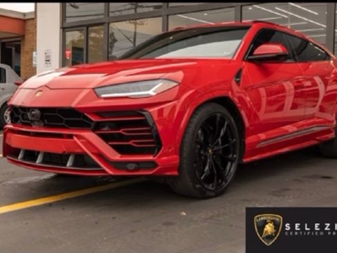 Used 2020 Lamborghini Urus image 2