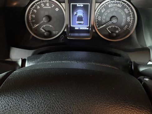 Used 2016 Toyota Tacoma SR5 image 10