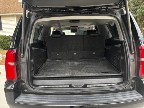 Used 2017 Chevrolet Suburban LT image 10