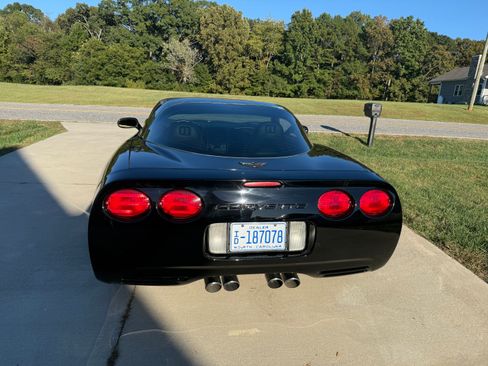 Used 2001 Chevrolet Corvette Coupe w/ Preferred Equipment Group2 image 6