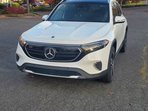 Used 2023 Mercedes-Benz EQB 300 4MATIC image 2