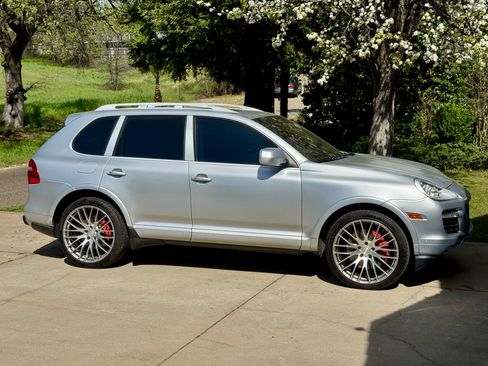 Used 2009 Porsche Cayenne Turbo S AWD/4WD image 4
