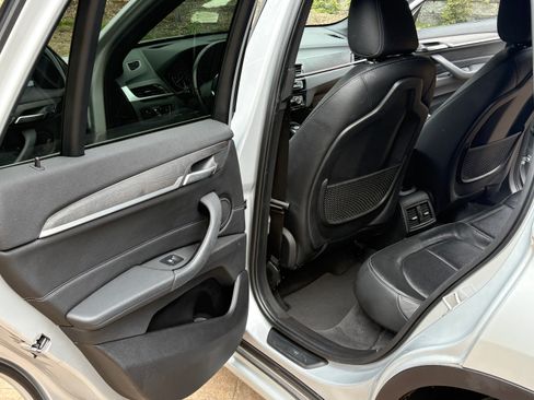 Used 2017 BMW X1 xDrive28i image 9