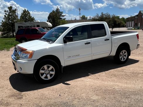 Used 2015 Nissan Titan SV AWD/4WD image 5